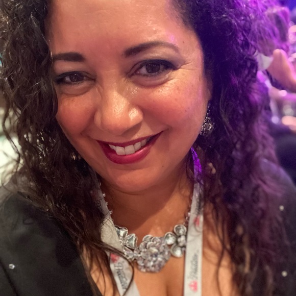 Meet your Posher, Bee - Picture 2 of 2